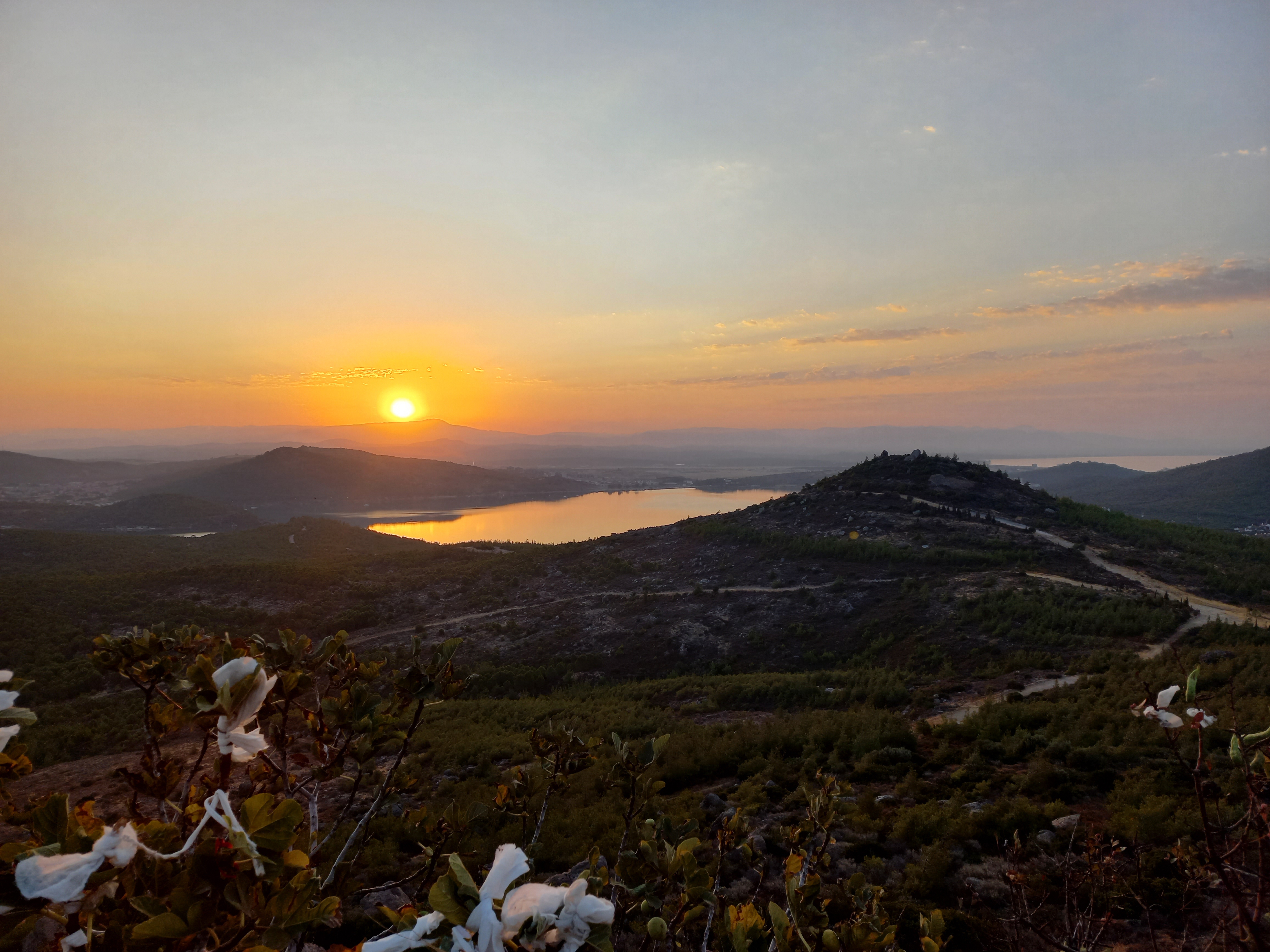 ÇEKİL ÖNÜMÜZDEN !